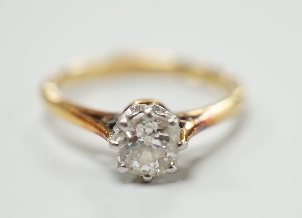 An 18ct, plat and solitaire diamond set ring, size J/K, gross weight 2.2 grams